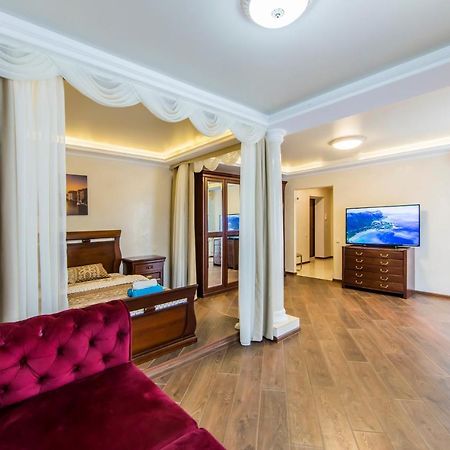 Шикарная Квартира Возле Костёла В Центре Киев Экстерьер фото